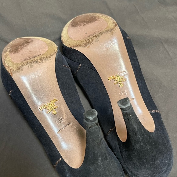 Prada Navy Suede Pumps with gorgeous stitching- no longer fit me! - Picture 2 of 9